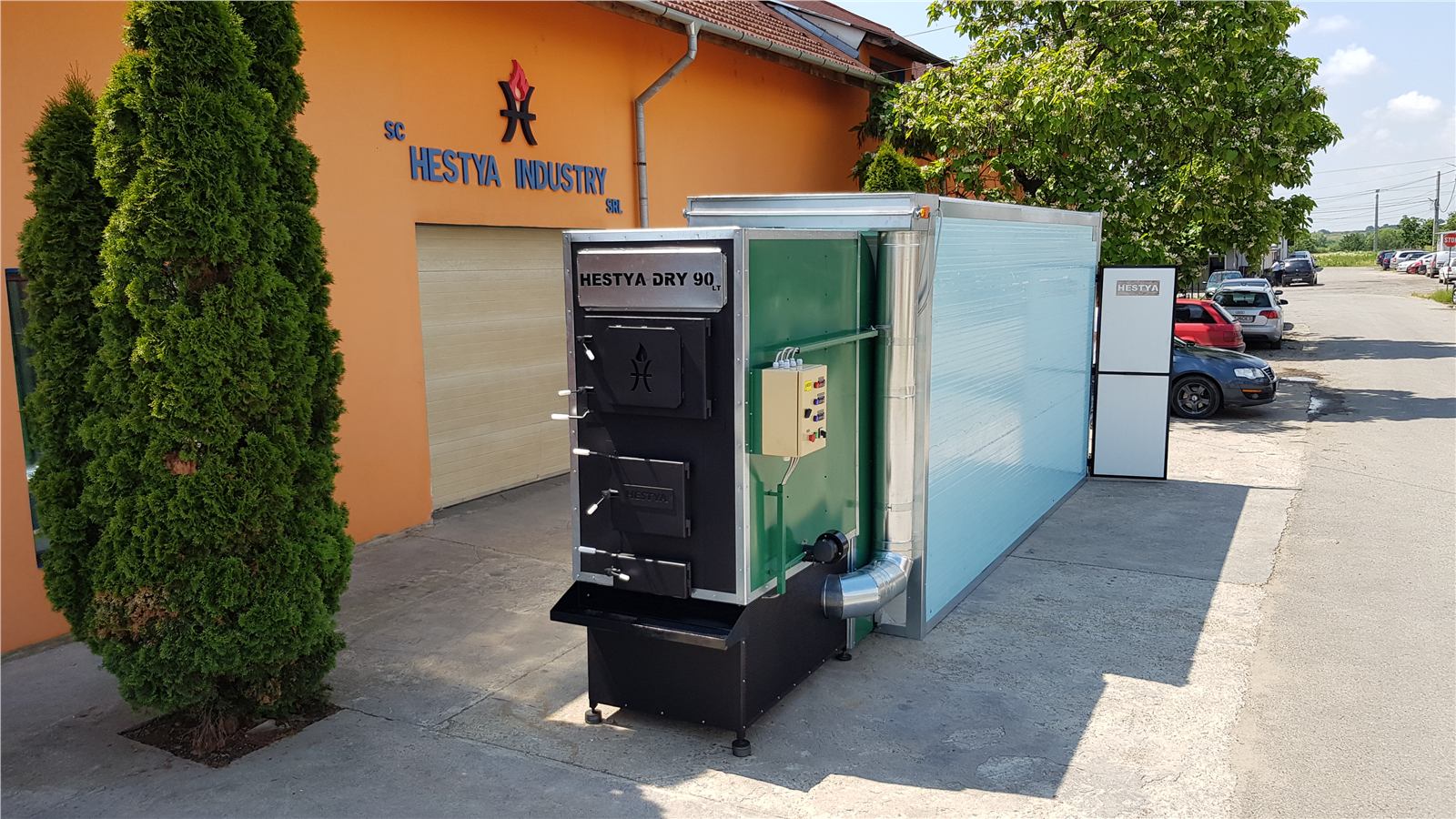 Uscător tip tunel Hestya într-o hală de producție
